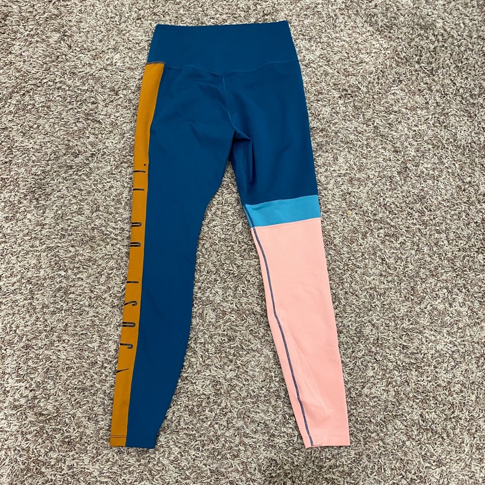 Nike ✔️ only been worn once. In perfect condition. Size small.